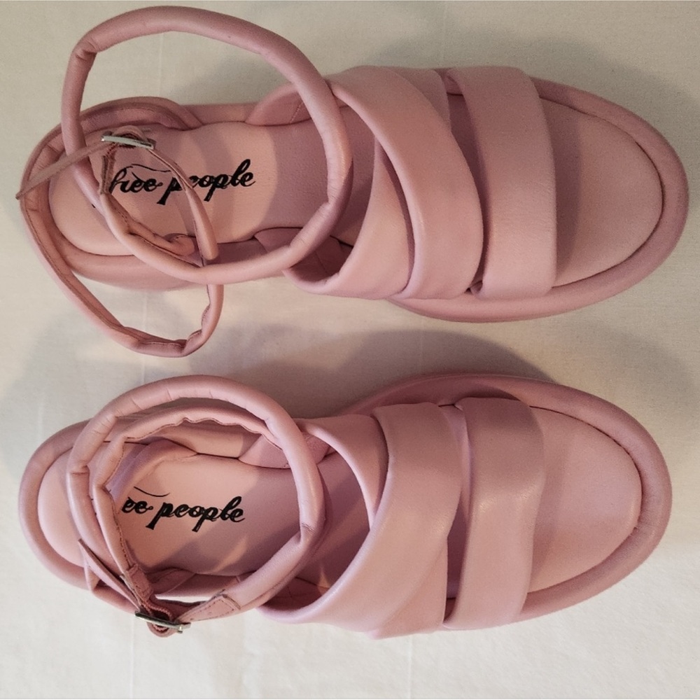 NWOT Free People Harper
Flatform Chunky Pink Platform
Sandals - Picture 3 of 6